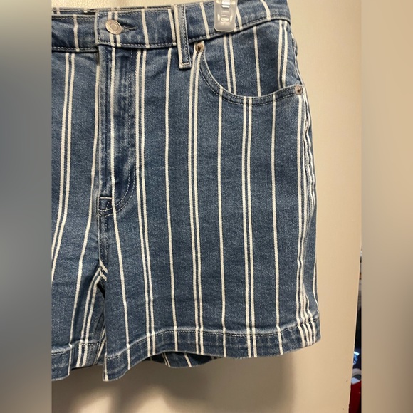 GAP Denim Mom Jean Shorts white Stripes Size 10/30 - Picture 2 of 12